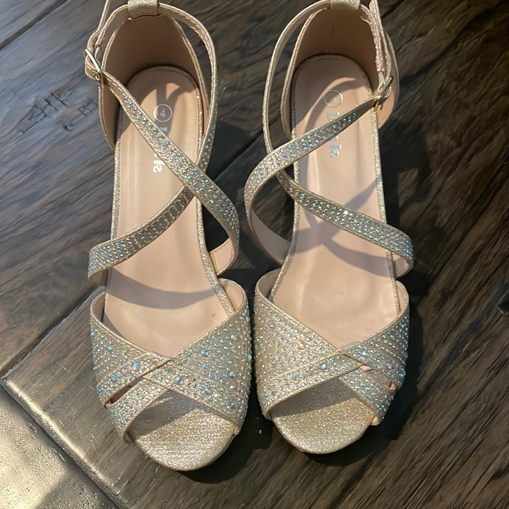 Light gold/sparkly shoes